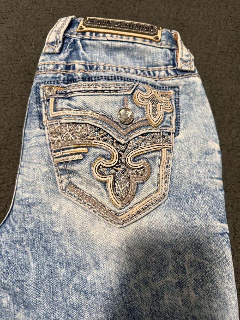Women’s Size 25 Rock Revival MidRise Straight Light Wash Embroidered Pocket Jean